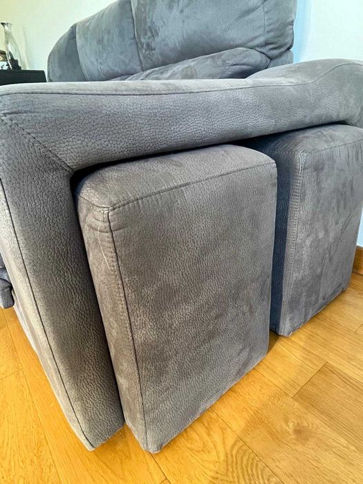 Sofá Chaise Longue com dois Puffs