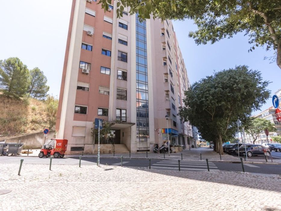 Excelente Apartamento T4 em MIraflores
