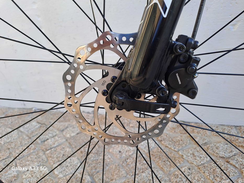 Bicicleta de montanha como nova