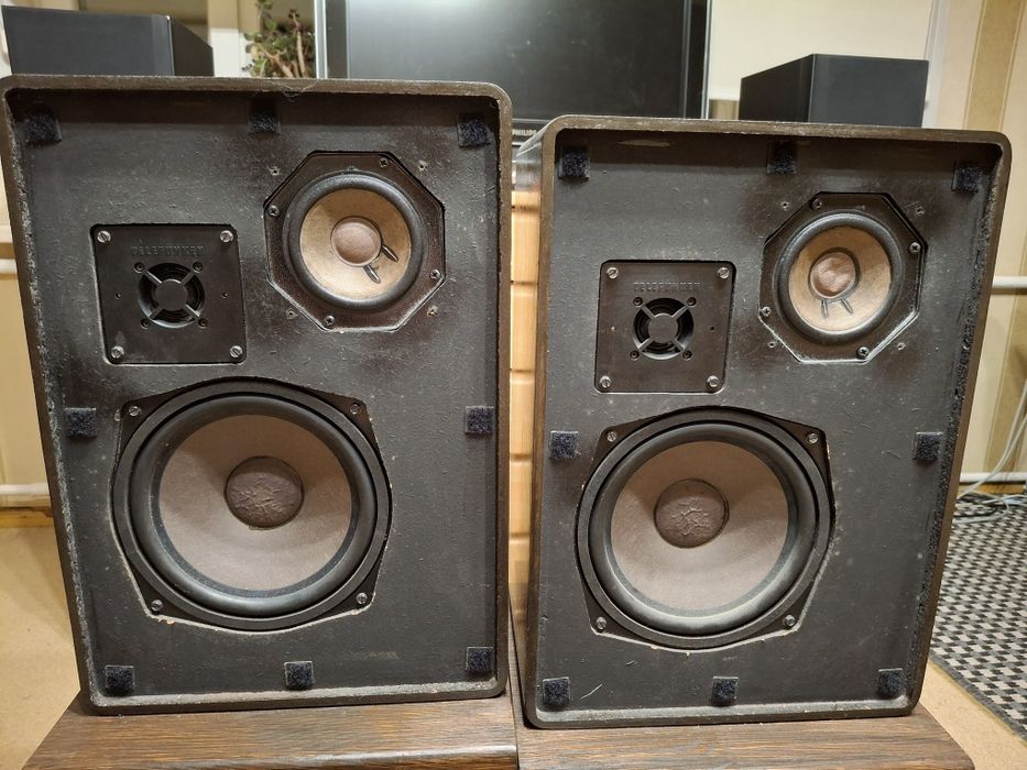 Telefunken TL 750 та підставки