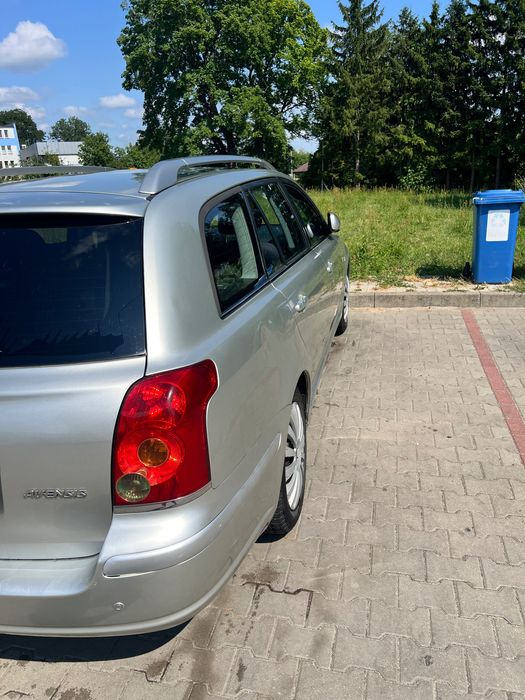 Samochód osobowy Toyota Avensis