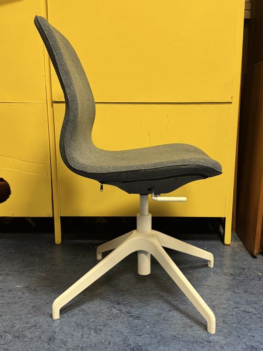 Cadeira de escritório como nova