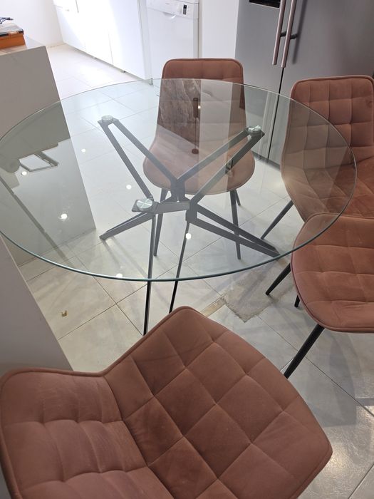 Mesa de jantar com 4 cadeiras