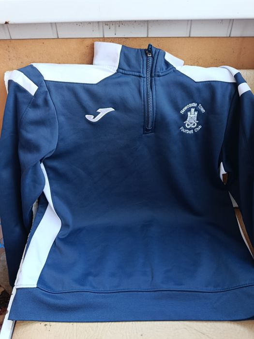 Продам спортивну кофту Joma