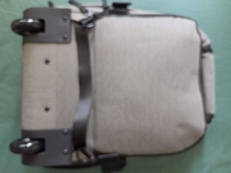 Mochila nova com rodas para viagens