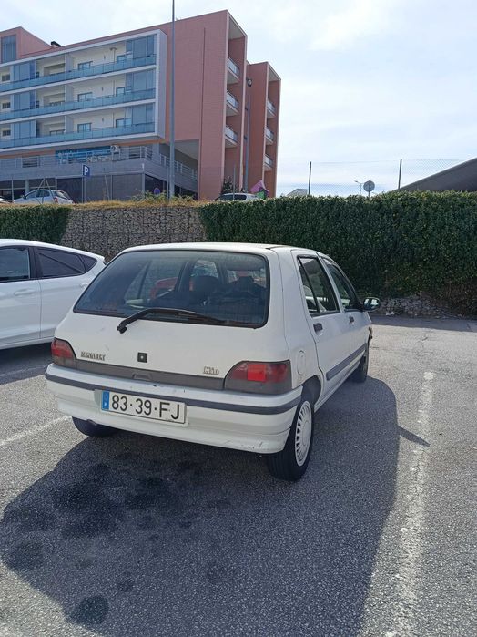 Renault Clio 1.2 essence année 1995 _ 298000 Km _700 € foto 4