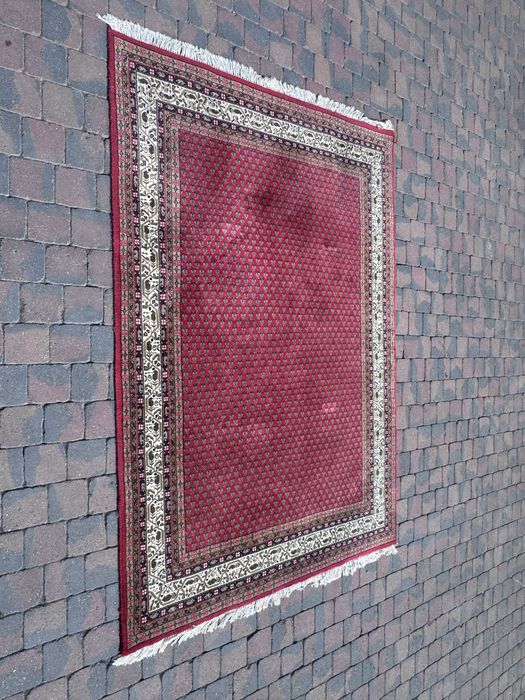 Piękny wełniany dywan 250 cm X 160 cm