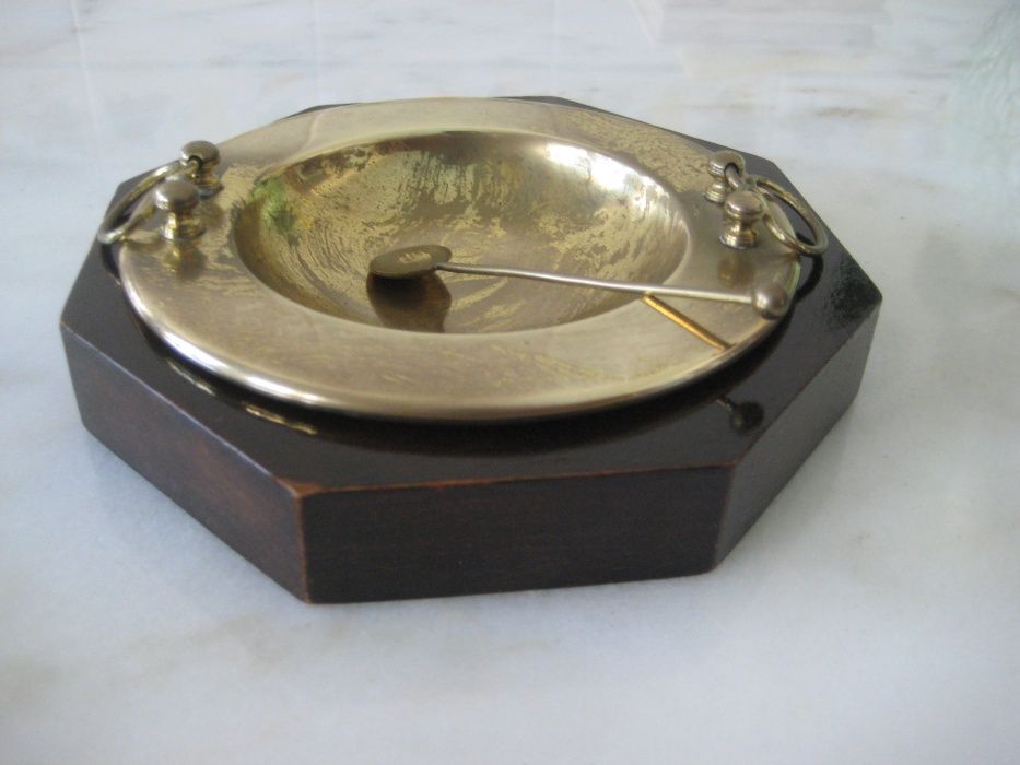 Cinzeiro antigo cobre+base hexagonal madeira,1930