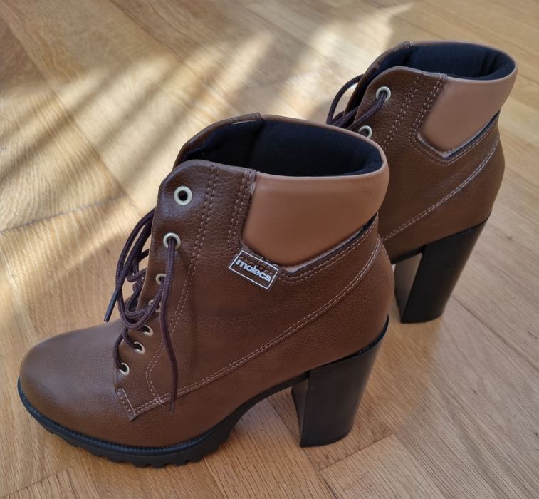 Botins castanhos  camel da  Moleca