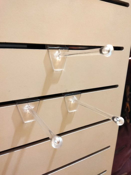 Montras, expositores e vitrines