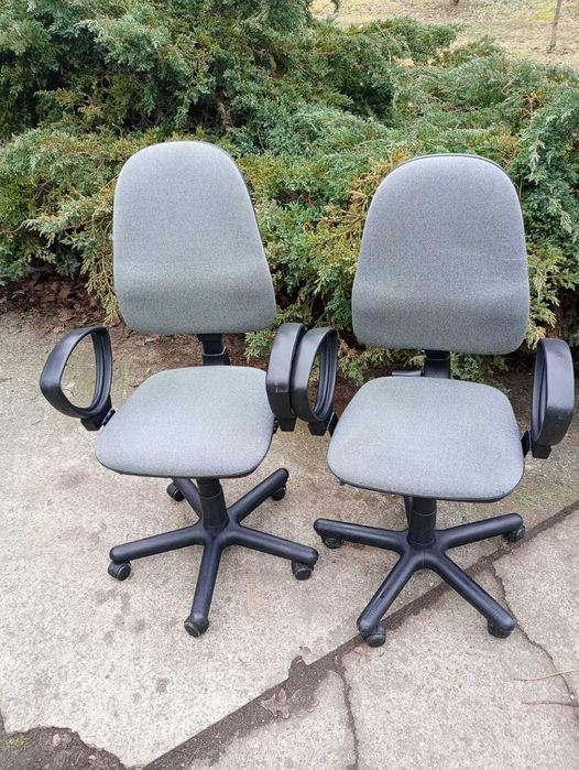 Fotel biurowy Nowy styl Bravo szary czarny fotele krzesła biurowe