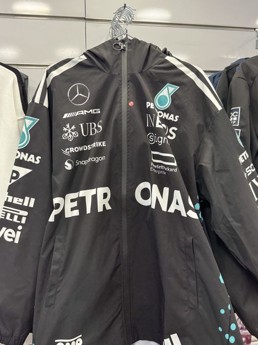 Casaco Hoody AMG Petronas lindo, novo a estrear.