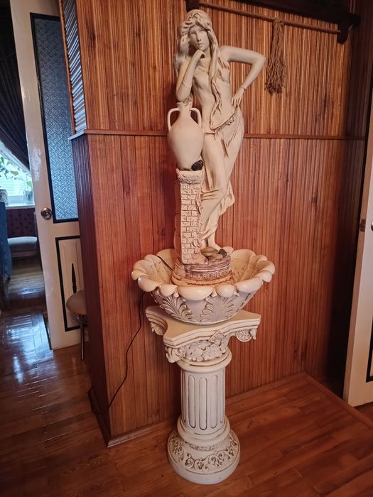 Продам скульптуру Rebecca