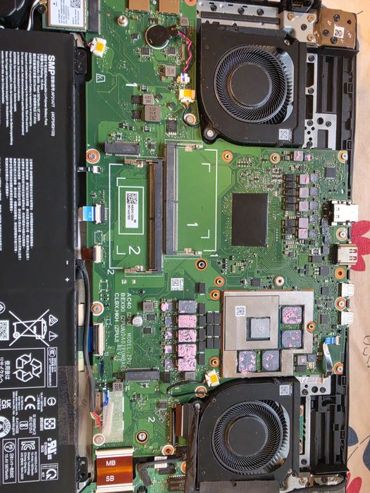 Acer nitro an16-42-r287  Ryzen7 8845HS  rtx4060