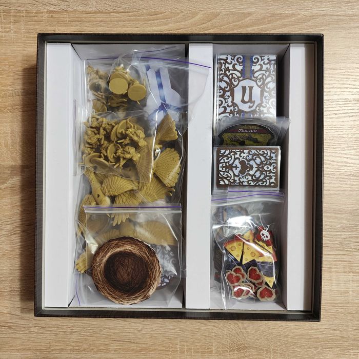 Настільна гра О хвостах и перьях у преміум протекторах