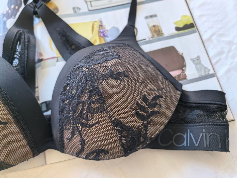 Viralowy piękny biustonosz damski marki Calvin Klein rozmiar 80A