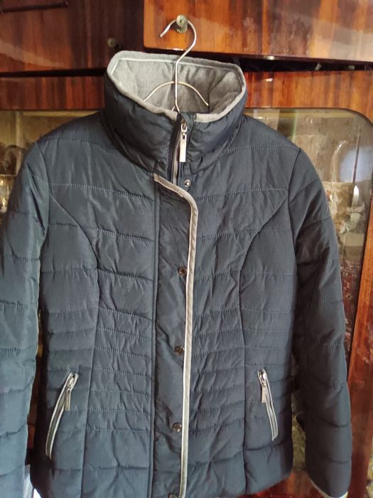 Продам куртку женскую 48р