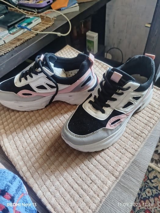 Женские кроссовки 37.38.ц 250.