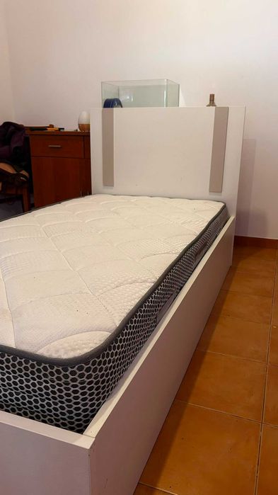 Cama de solteiro com colchão
