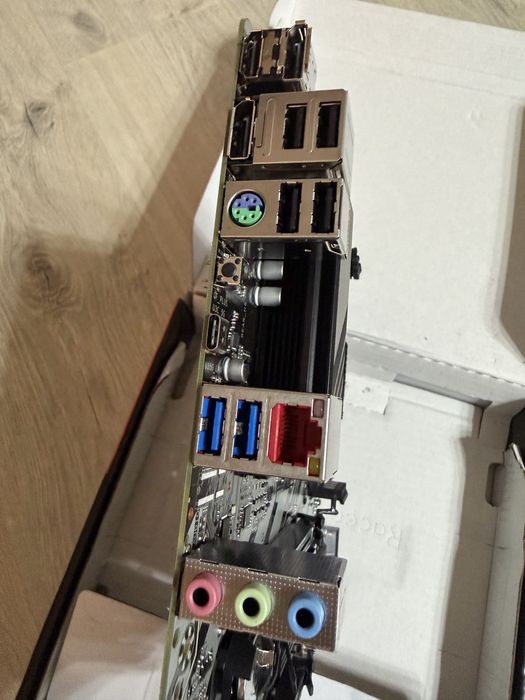 Нова материнська плата Gigabyte b840m Ds3h