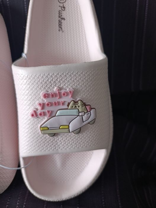 Pusheen klapki 40