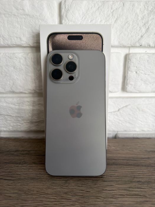 Sprzedam iphona 15 pro max kondycja baterii  90%