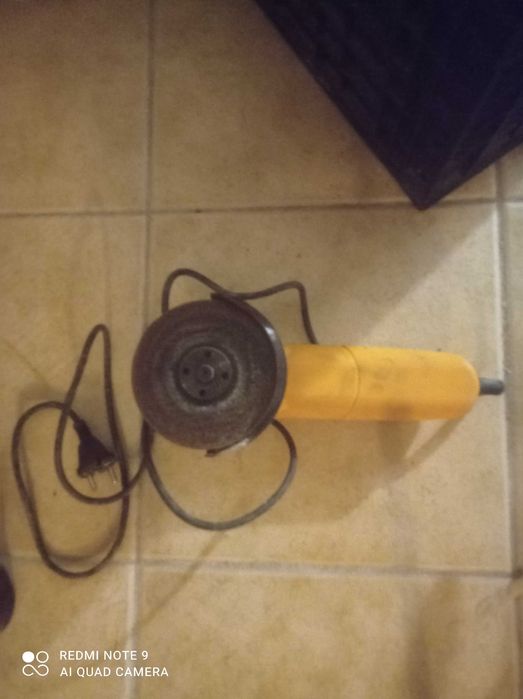 Rebarbadora em bom estado