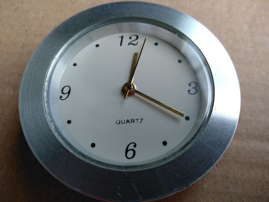 Продам мебельные кварцевые часы