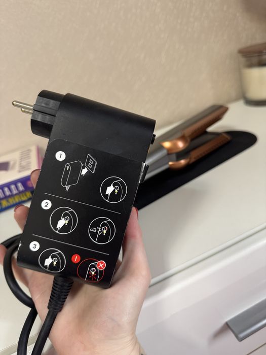 Вирівнювач Dyson Airstrait