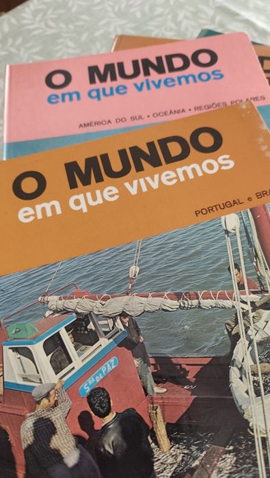 Livros antigos  O mundo em que vivemos