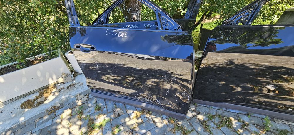 Portas para audi  e-trone   .