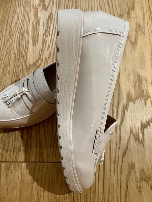 Buty mokasyny 39 kremowe,