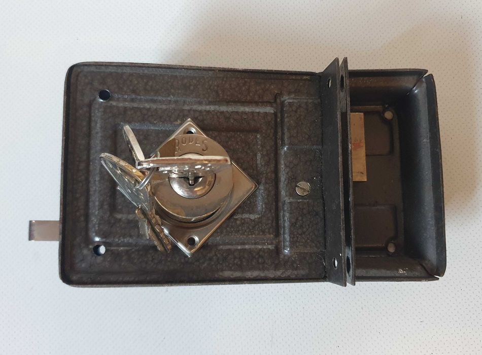 Rodes 4-Latch Lock, Left-Handed, with 3 Keys, Very Robust64564175452930123