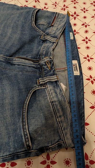 Spodnie jeansowe krótkie Tommy Jeans