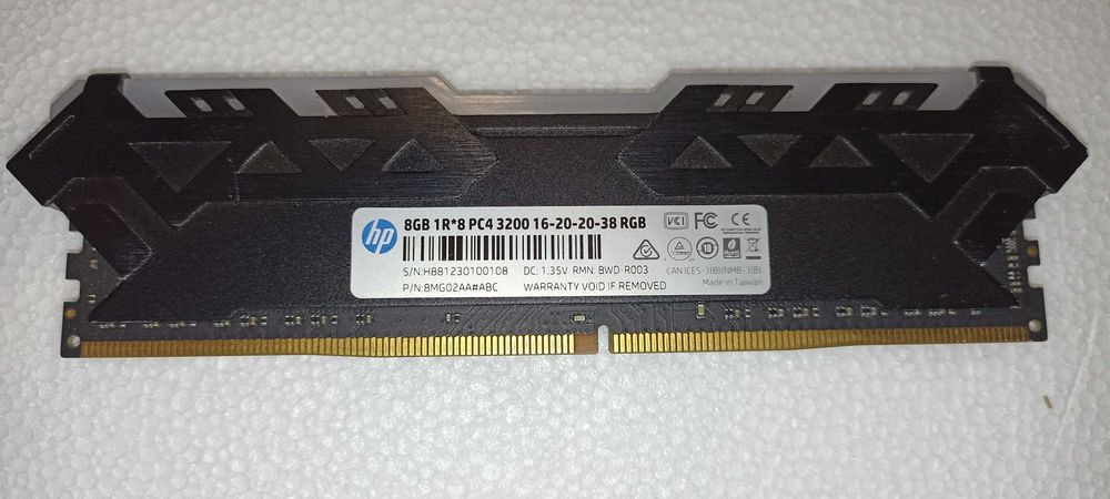 Пам'ять HP V8 RGB 8 ГБ  DDR4 3200 МГц для ігрових настільних комп'ютерів зі світлодіодним підсвічуванням - 8MG02AA#ABC