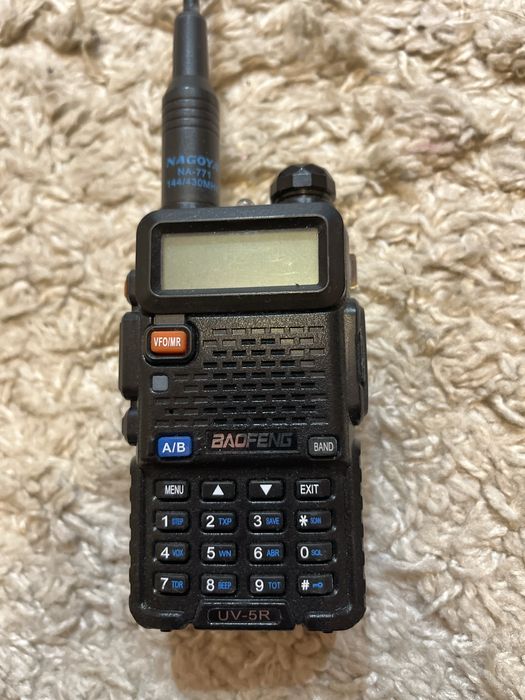 Рація Baofeng UV 5R із гарнітурою і 2 зарядними базами