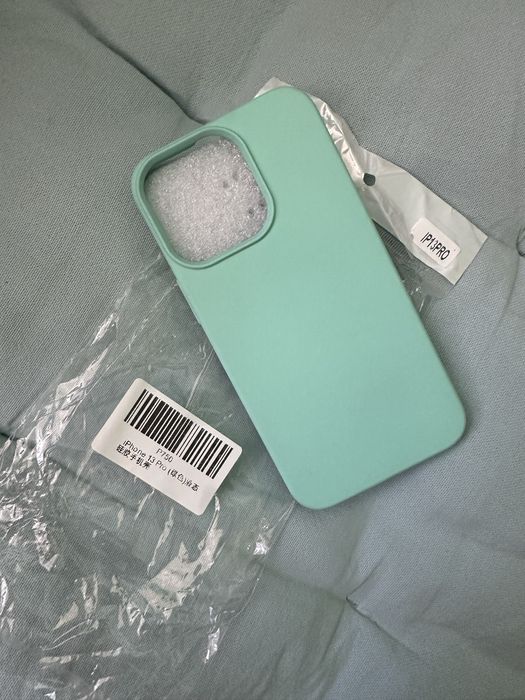 Чехол на ІPhone 13 pro новий