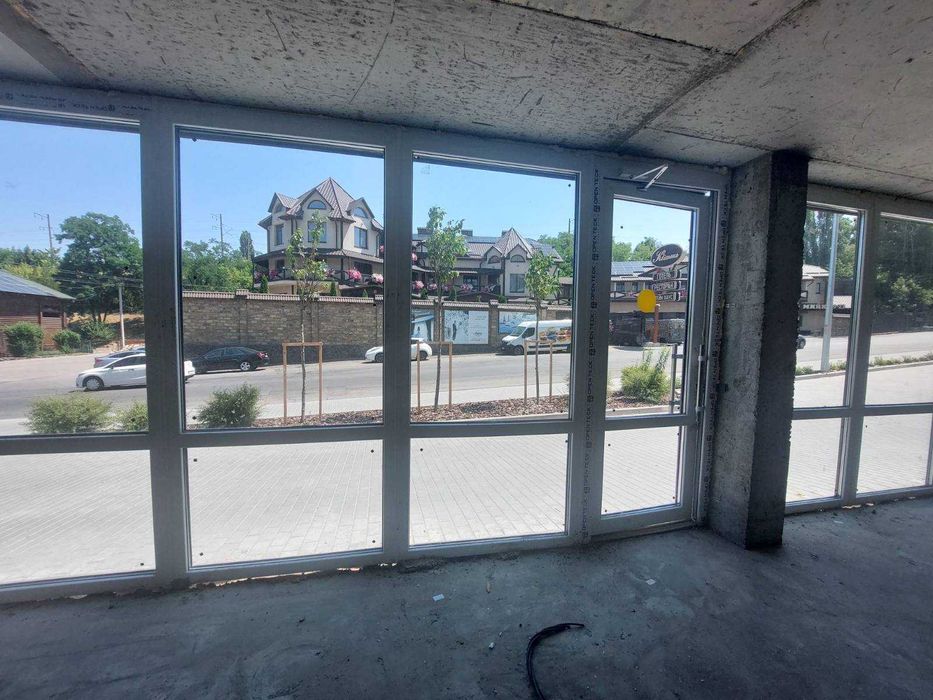 Продаж, фасадне приміщення, 71кв.м, новобудова