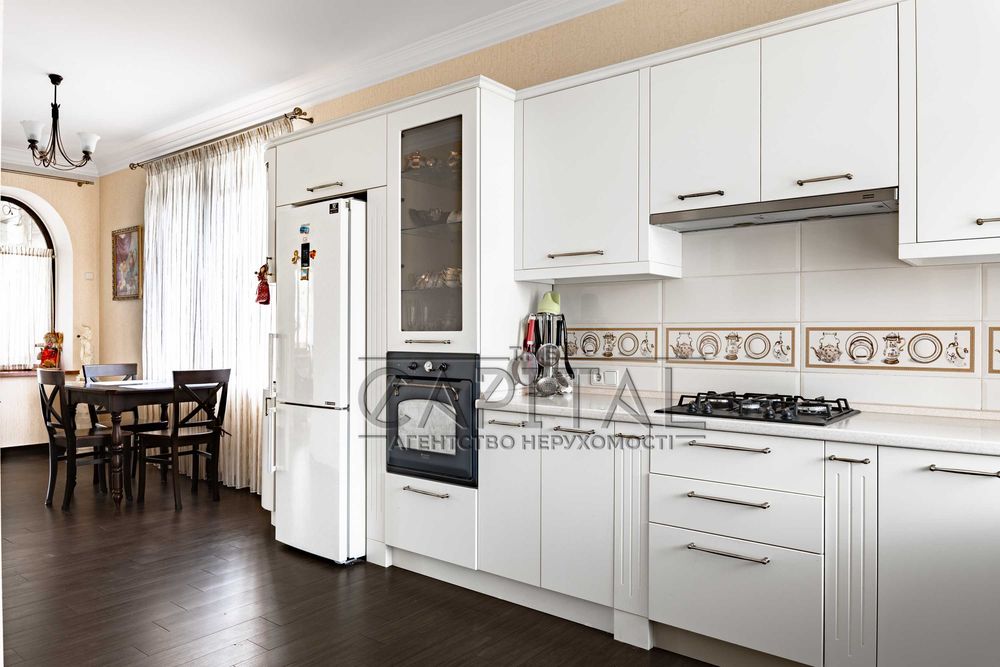 House in Kyiv, Chervonyy Khutir, Rembaza - More