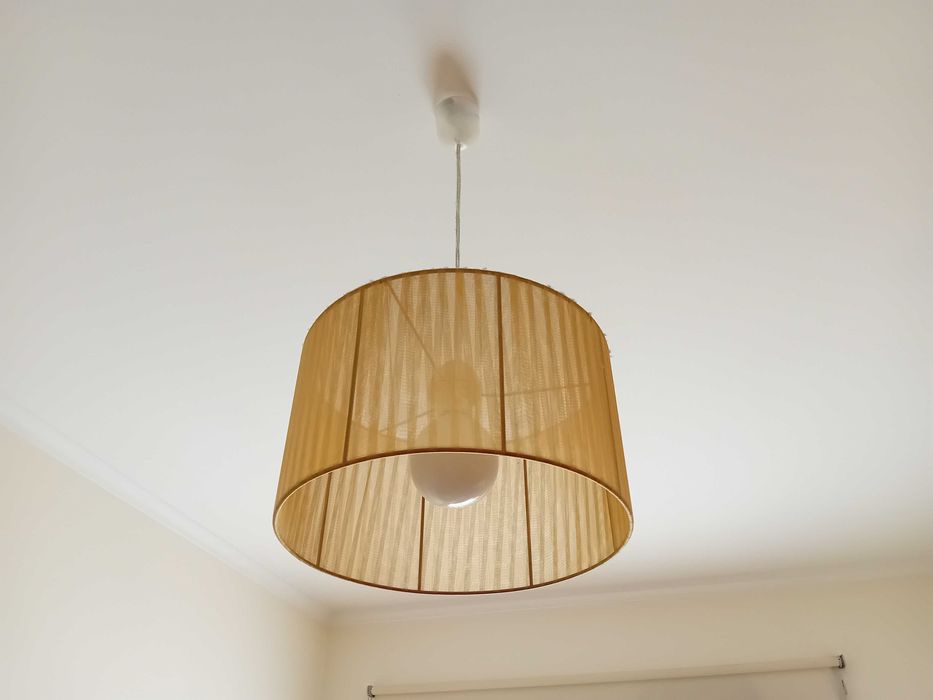 Conjunto de 3 candeeiros, um de teto e 2 de mesinha de cabeceira