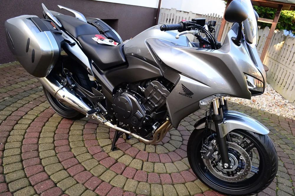 Honda CBF Honda CBF 1000 2015 ROK z Niemiec vfr fz1 fjr st gtr mt 09