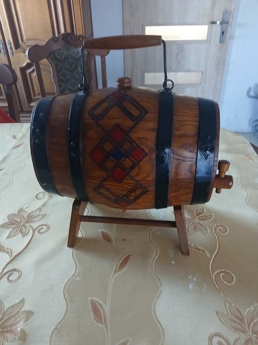 Beczka dębowa z kranikiem