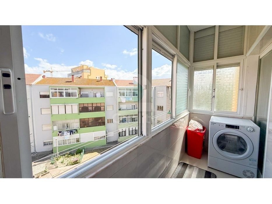 Apartamento T3 convertido em T2 na Verderena