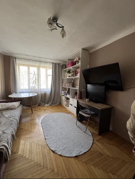 •Продається 3-чешка, кільце южки