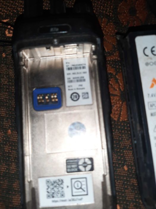 Motorola R7a — Бойовий комплект: 2 АКБ (один з Type-C) + 2 зарядки
