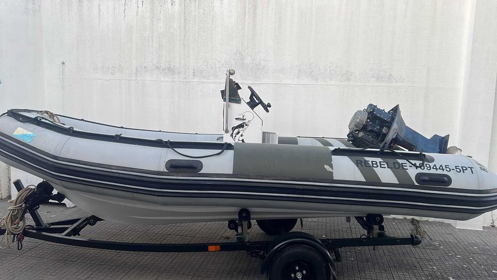 Semi-rígido Setamar 450 ano 1998, atrelado matrícula própria, motor avariado