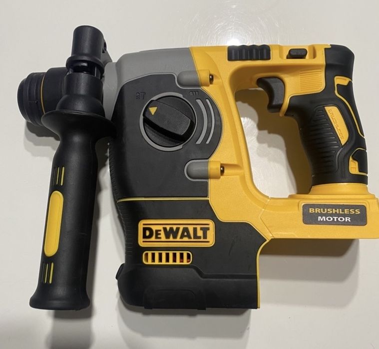 DeWALT młot udarowy aku 18V