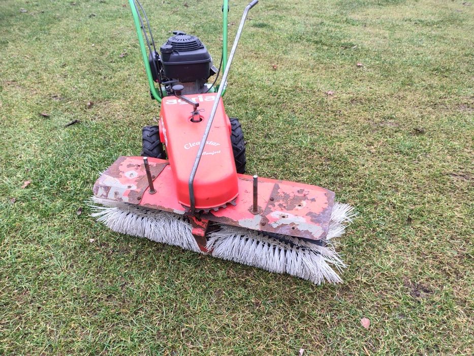 Zamiatarka spalinowa