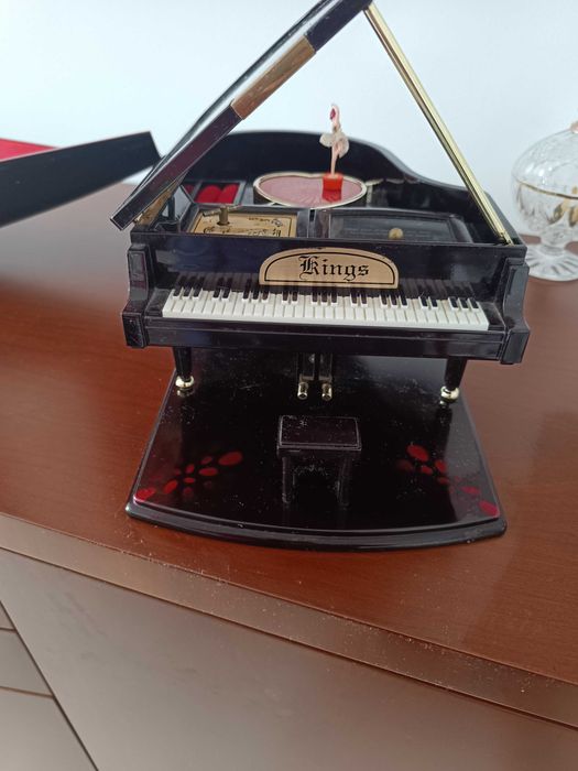 Guarda jóias com música