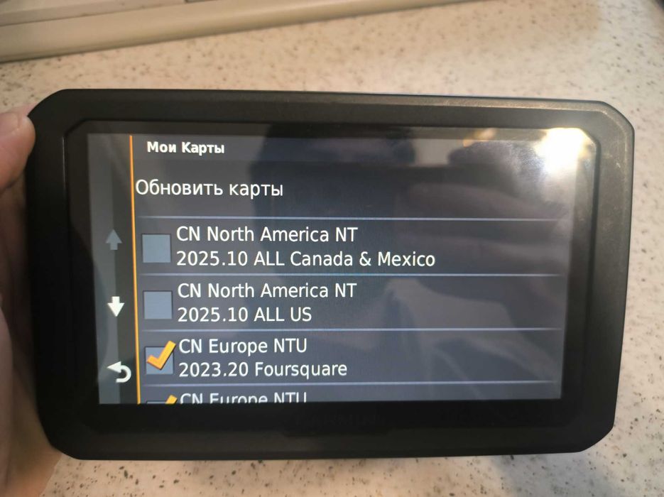 Автонавігатор з безкоштовним оновленням карт Garmin Dezl 770